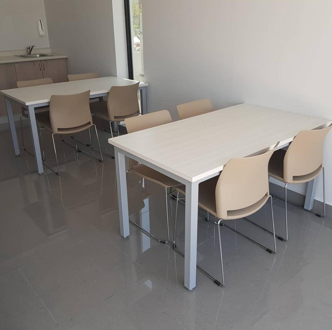 MESA DE COMEDOR RECTANGULAR